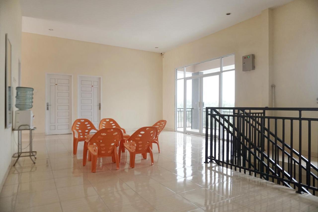Oyo 1394 Rumaisa Homestay Syariah Pekanbaru Eksteriør bilde